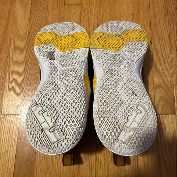 LeBroN witness - Cleveland - size 12 Men - Used - No box - Picture 2 of 3